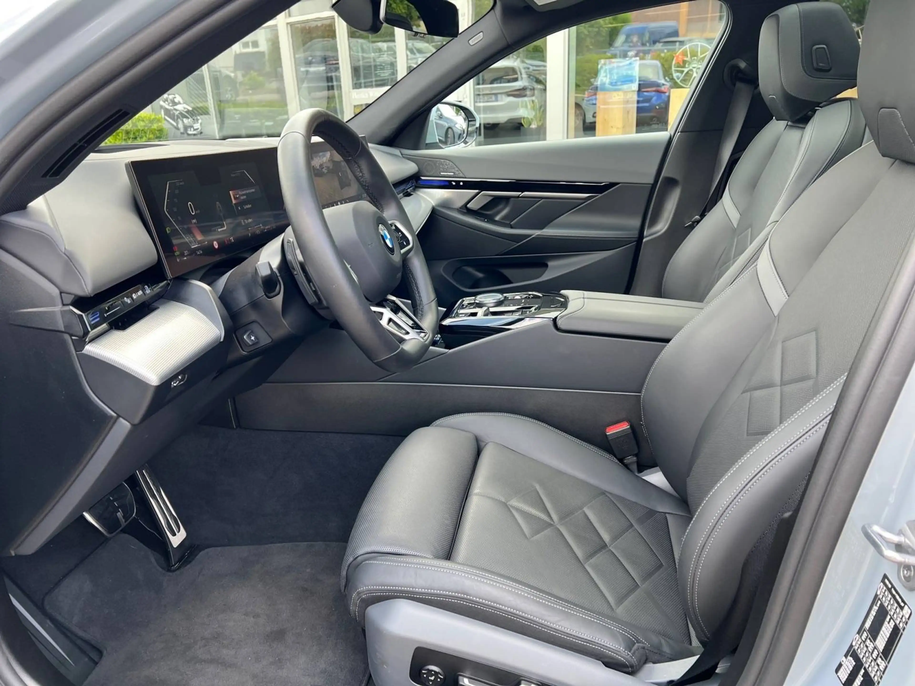 BMW 520 d Touring, M Sport, Panorama, AHK, DrivAssPlus — photo 8