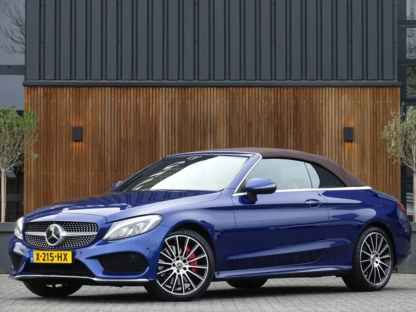 Mercedes-Benz C 400 Cabrio 334PK 4-Matic AMG / Premium Plus Blauw - 1