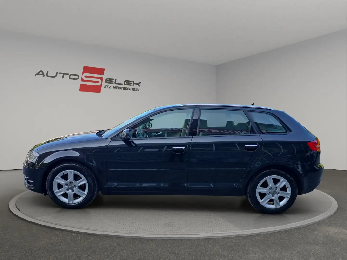 Audi A3 Sportback 2.0 TDI Attraction/AHK/KLIMA Schwarz - 2