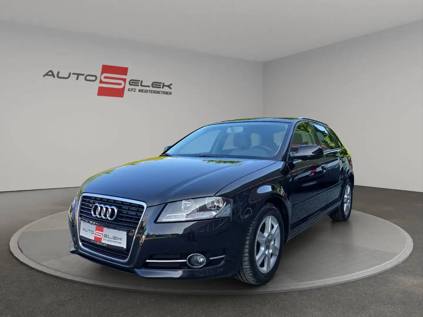 Audi A3 Sportback 2.0 TDI Attraction/AHK/KLIMA Schwarz - 1