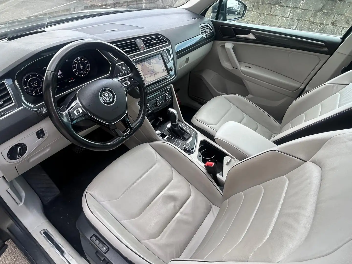Volkswagen Tiguan Tiguan 2.0 TDi 4Motion R-LINE DSG PANO 306° LED Gris - 2
