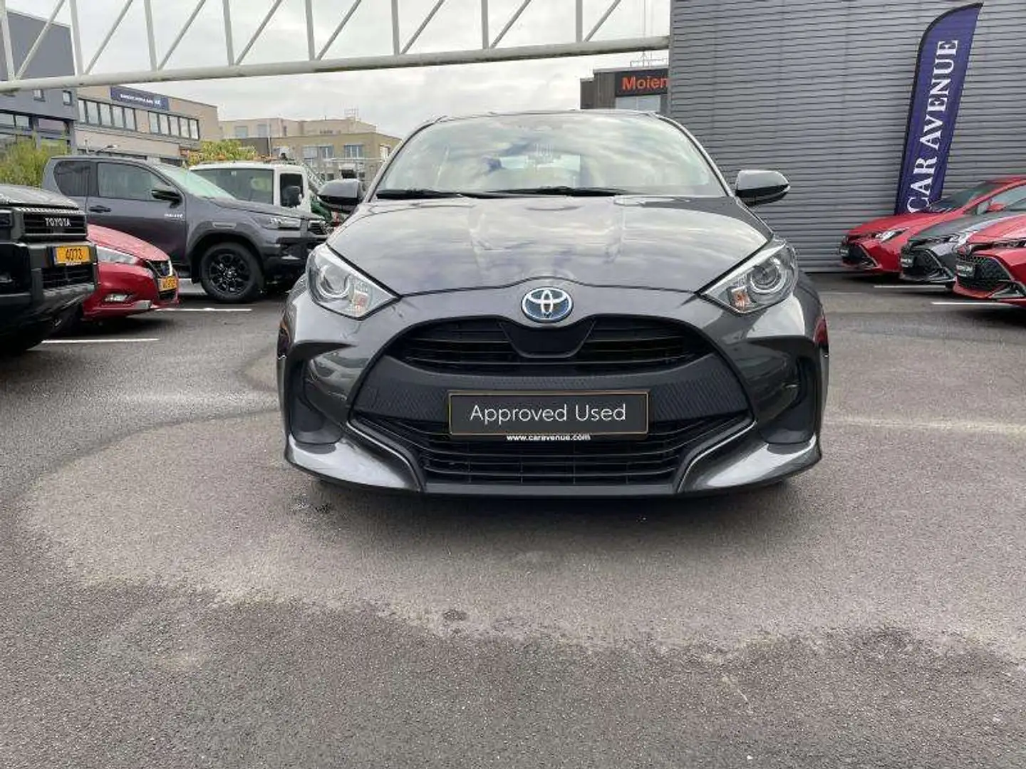 Toyota Yaris DYNAMIC Gris - 2