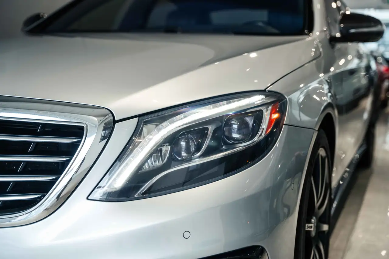 Mercedes-Benz S-Class снимка Mercedes-Benz S-Class