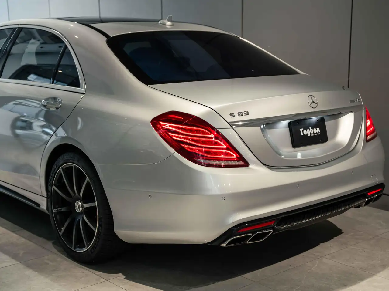 Mercedes-Benz S-Class снимка Mercedes-Benz S-Class