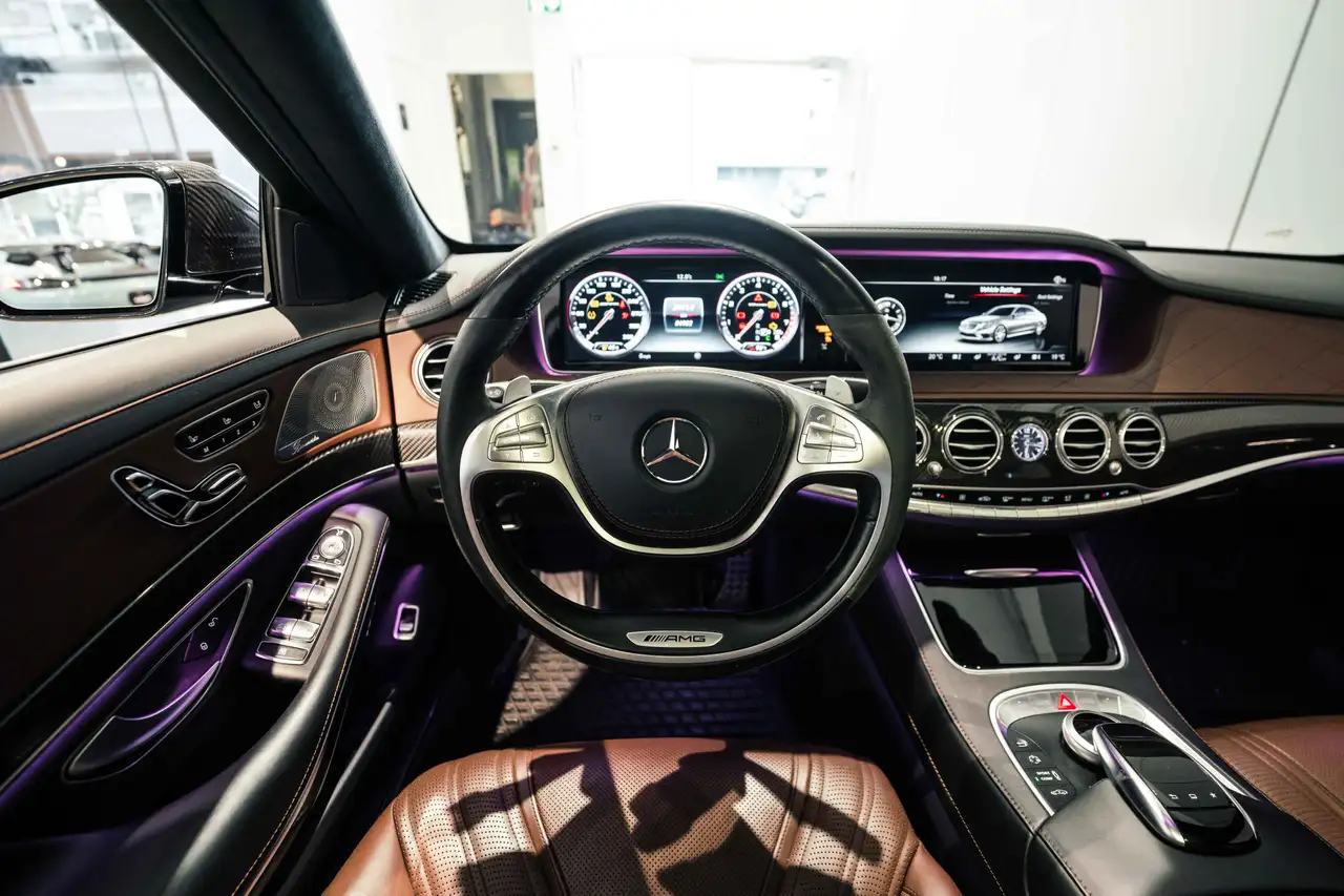 Mercedes-Benz S-Class снимка Mercedes-Benz S-Class