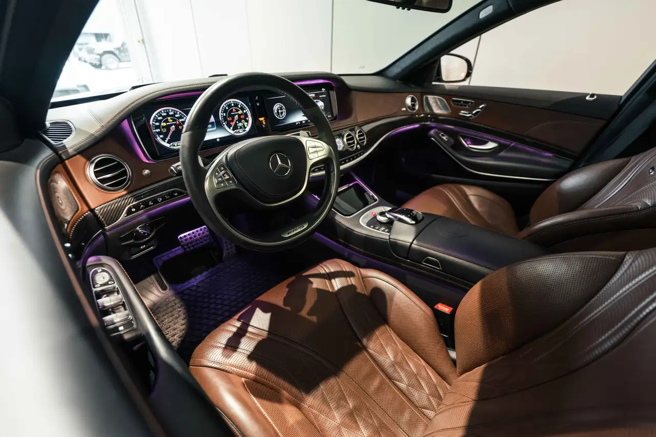 Mercedes-Benz S-Class снимка Mercedes-Benz S-Class