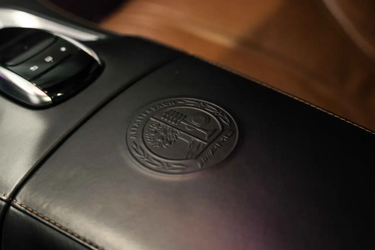 Mercedes-Benz S-Class снимка Mercedes-Benz S-Class