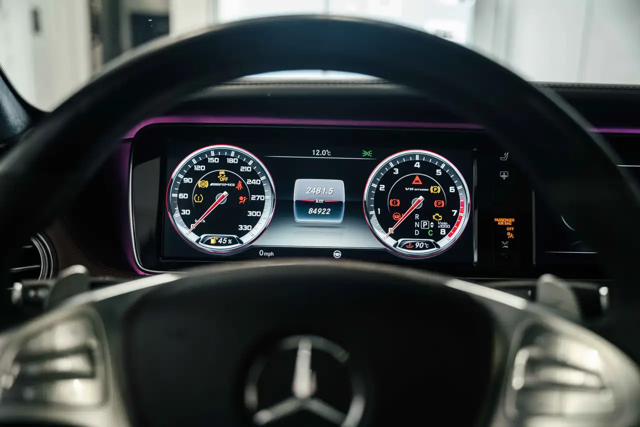 Mercedes-Benz S-Class снимка Mercedes-Benz S-Class