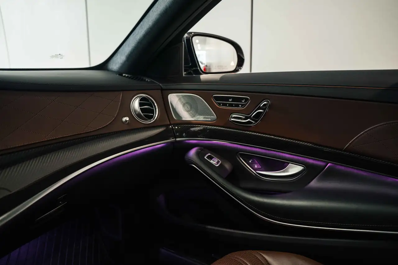 Mercedes-Benz S-Class снимка Mercedes-Benz S-Class