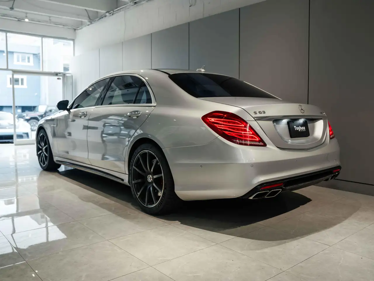 Mercedes-Benz S-Class снимка Mercedes-Benz S-Class