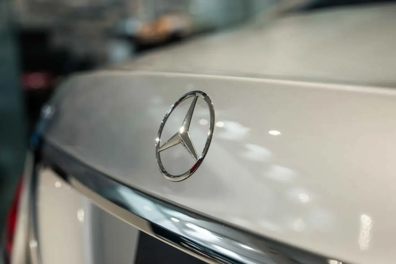 Mercedes-Benz S-Class снимка Mercedes-Benz S-Class