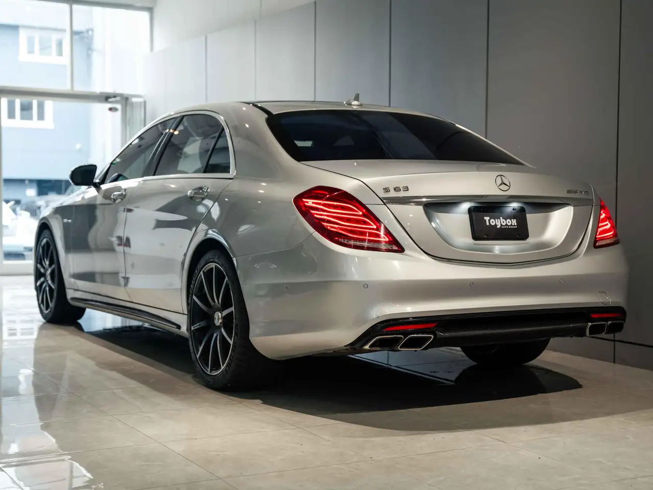 Mercedes-Benz S-Class снимка Mercedes-Benz S-Class