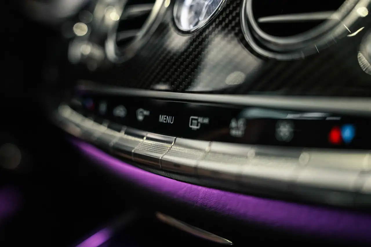 Mercedes-Benz S-Class снимка Mercedes-Benz S-Class