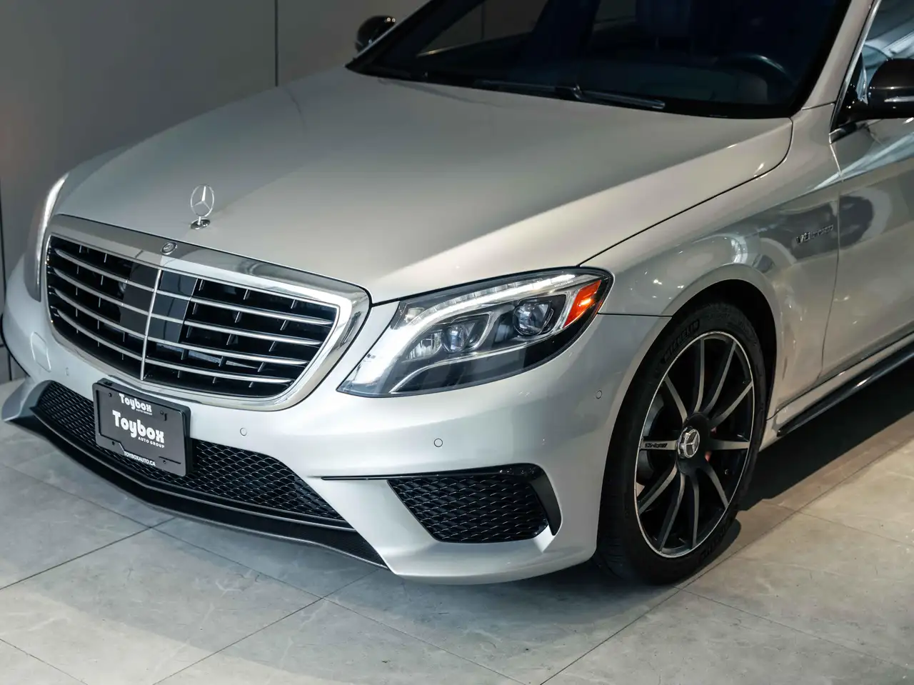 Mercedes-Benz S-Class снимка Mercedes-Benz S-Class