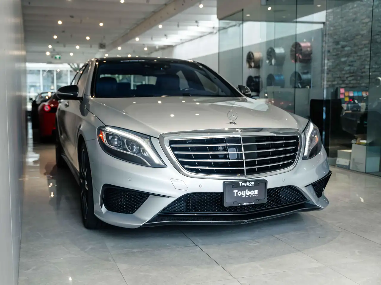 Mercedes-Benz S-Class снимка Mercedes-Benz S-Class