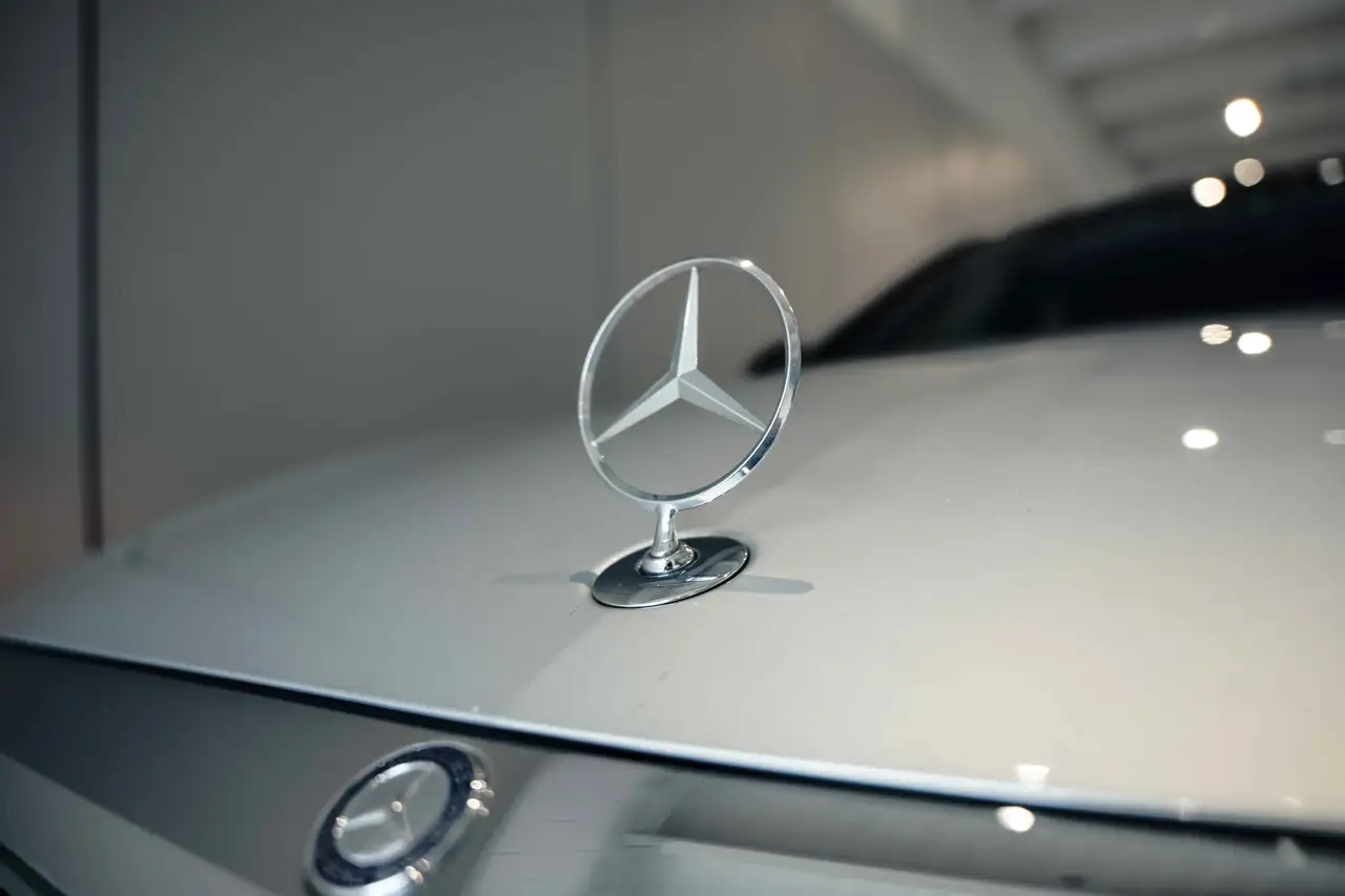 Mercedes-Benz S-Class снимка Mercedes-Benz S-Class