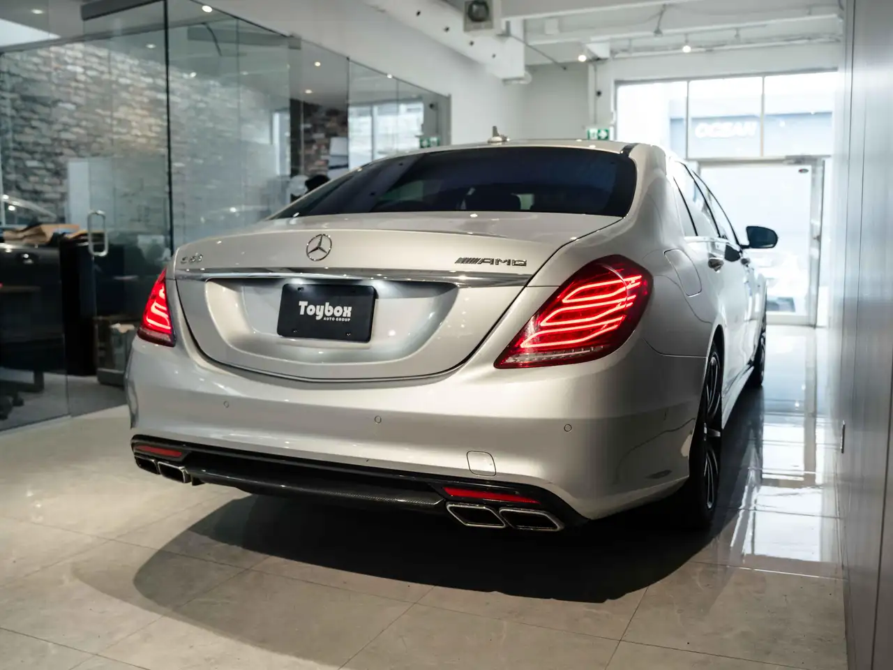 Mercedes-Benz S-Class снимка Mercedes-Benz S-Class