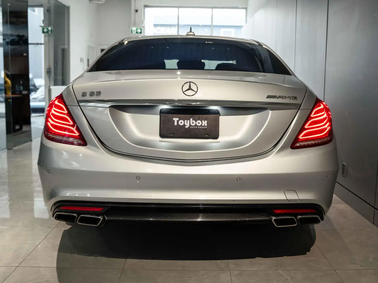 Mercedes-Benz S-Class снимка Mercedes-Benz S-Class