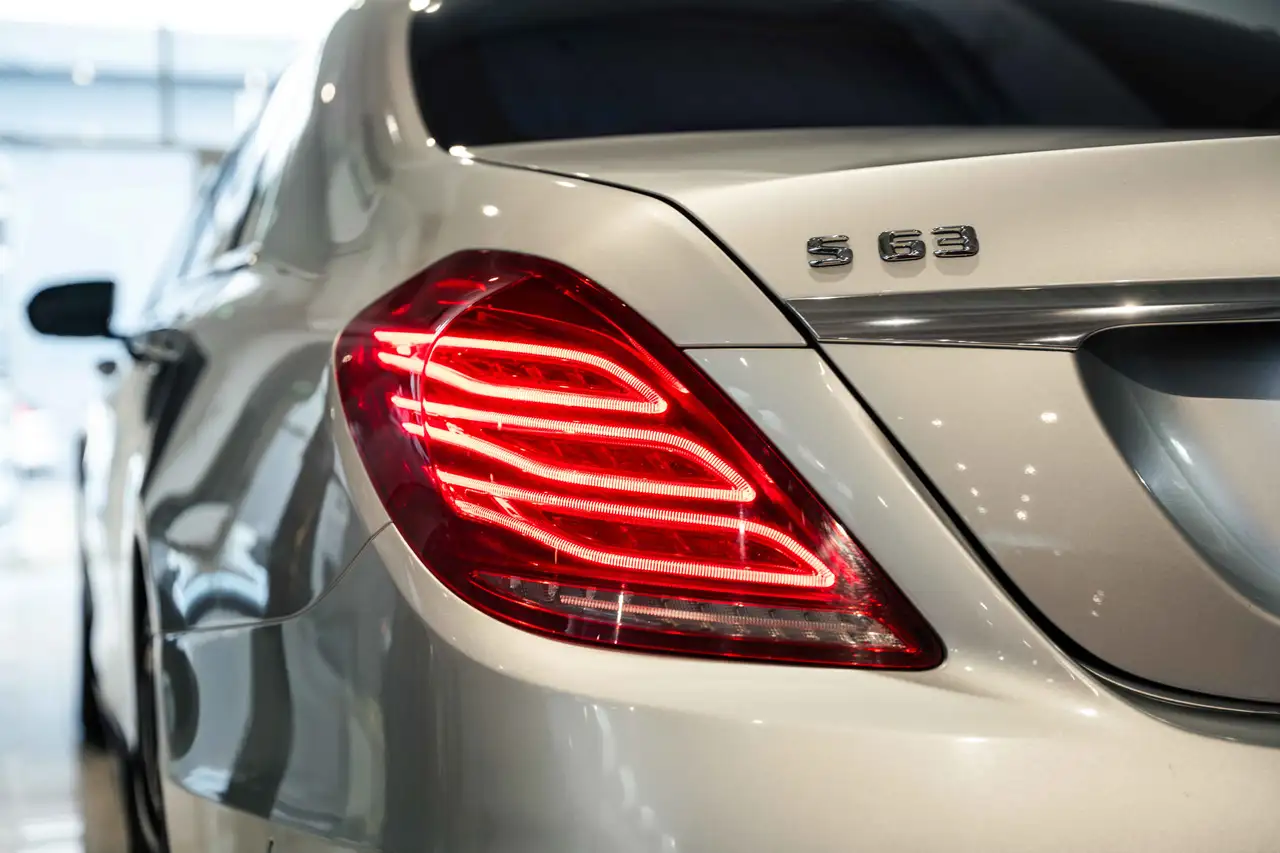 Mercedes-Benz S-Class снимка Mercedes-Benz S-Class