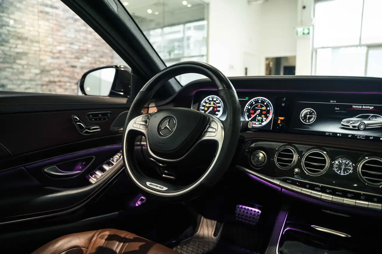 Mercedes-Benz S-Class снимка Mercedes-Benz S-Class