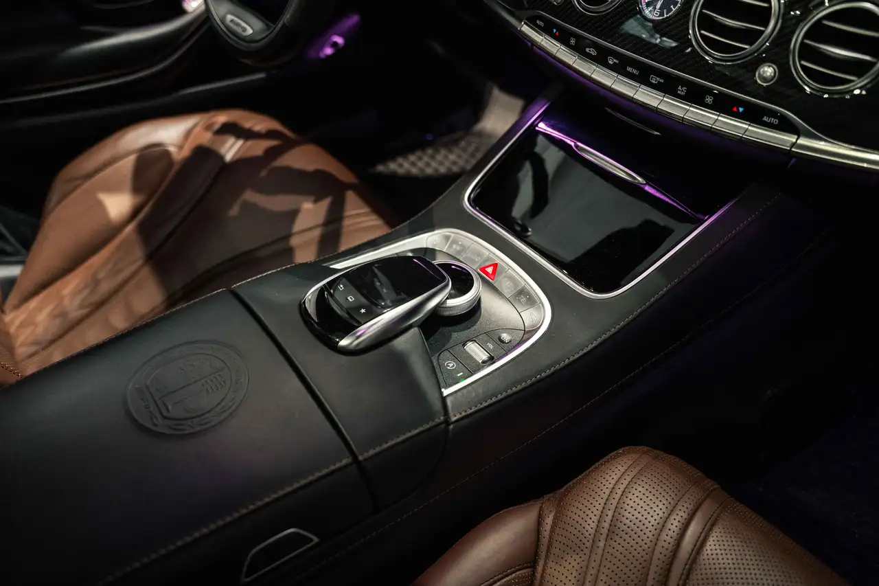 Mercedes-Benz S-Class снимка Mercedes-Benz S-Class