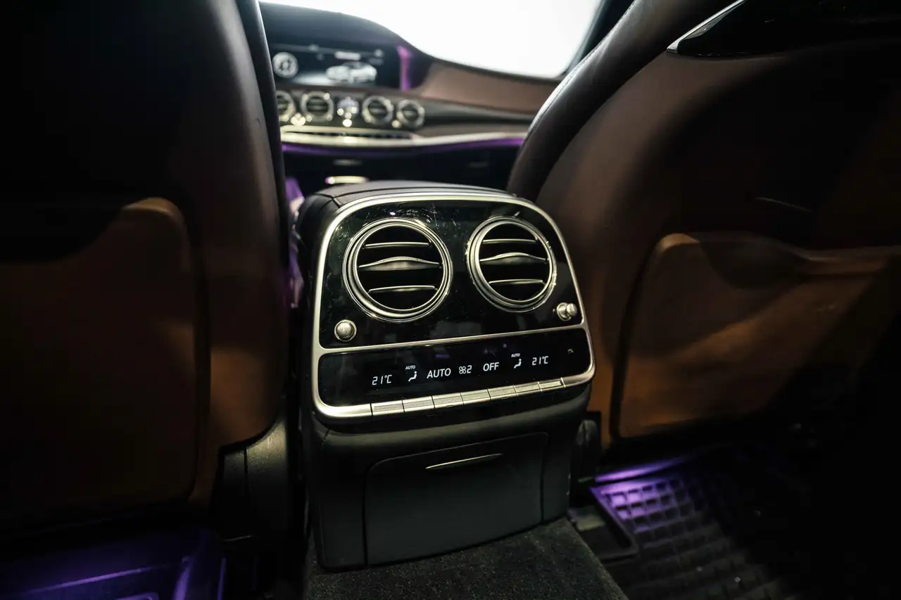Mercedes-Benz S-Class снимка Mercedes-Benz S-Class