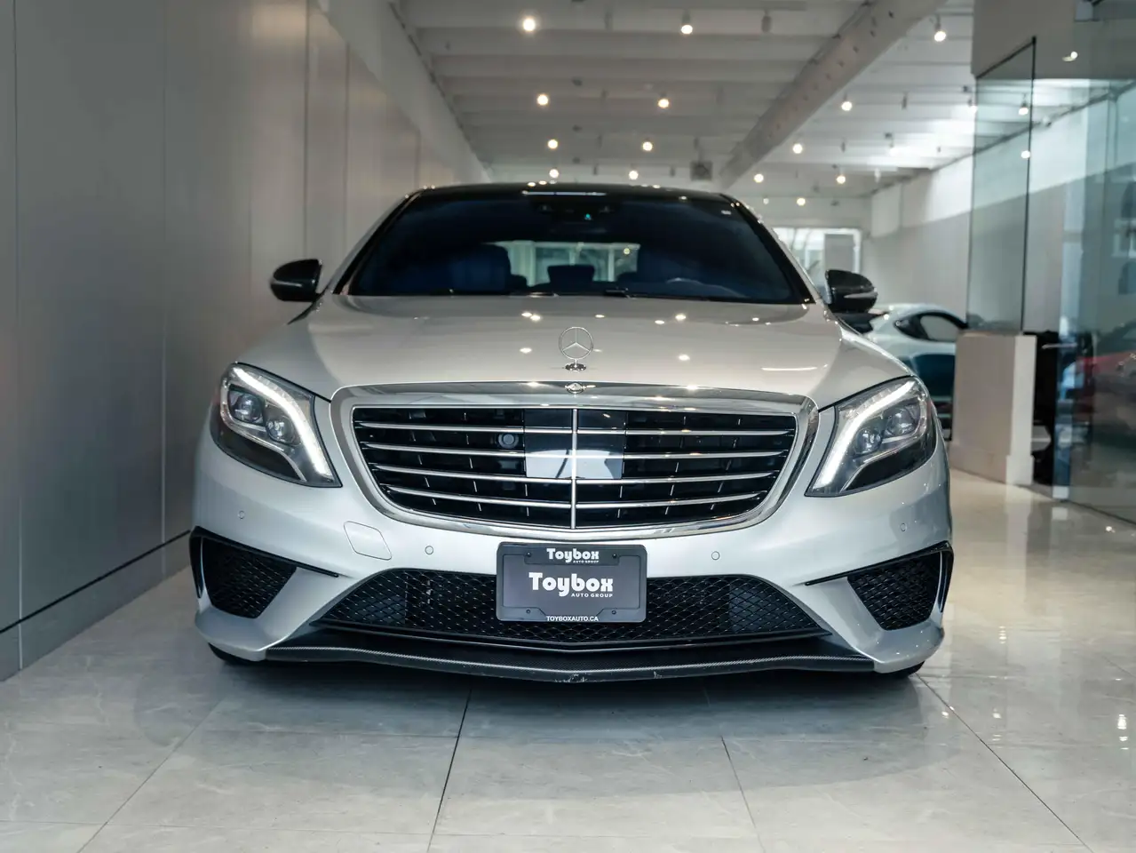 Mercedes-Benz S-Class снимка Mercedes-Benz S-Class