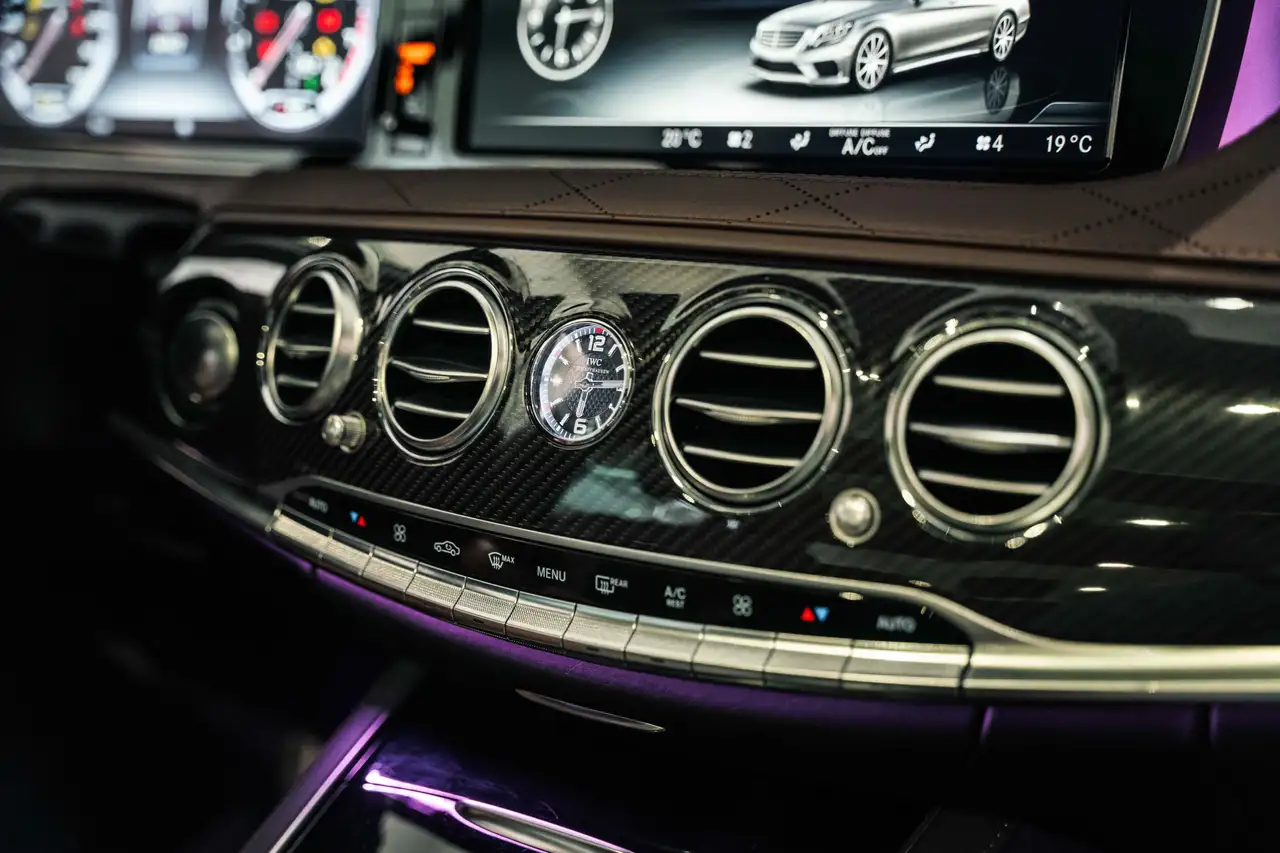 Mercedes-Benz S-Class снимка Mercedes-Benz S-Class