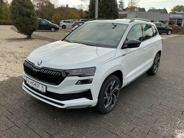 Imagine Skoda Karoq Sportline 4x4 Pano Navi Kamera Standheizung