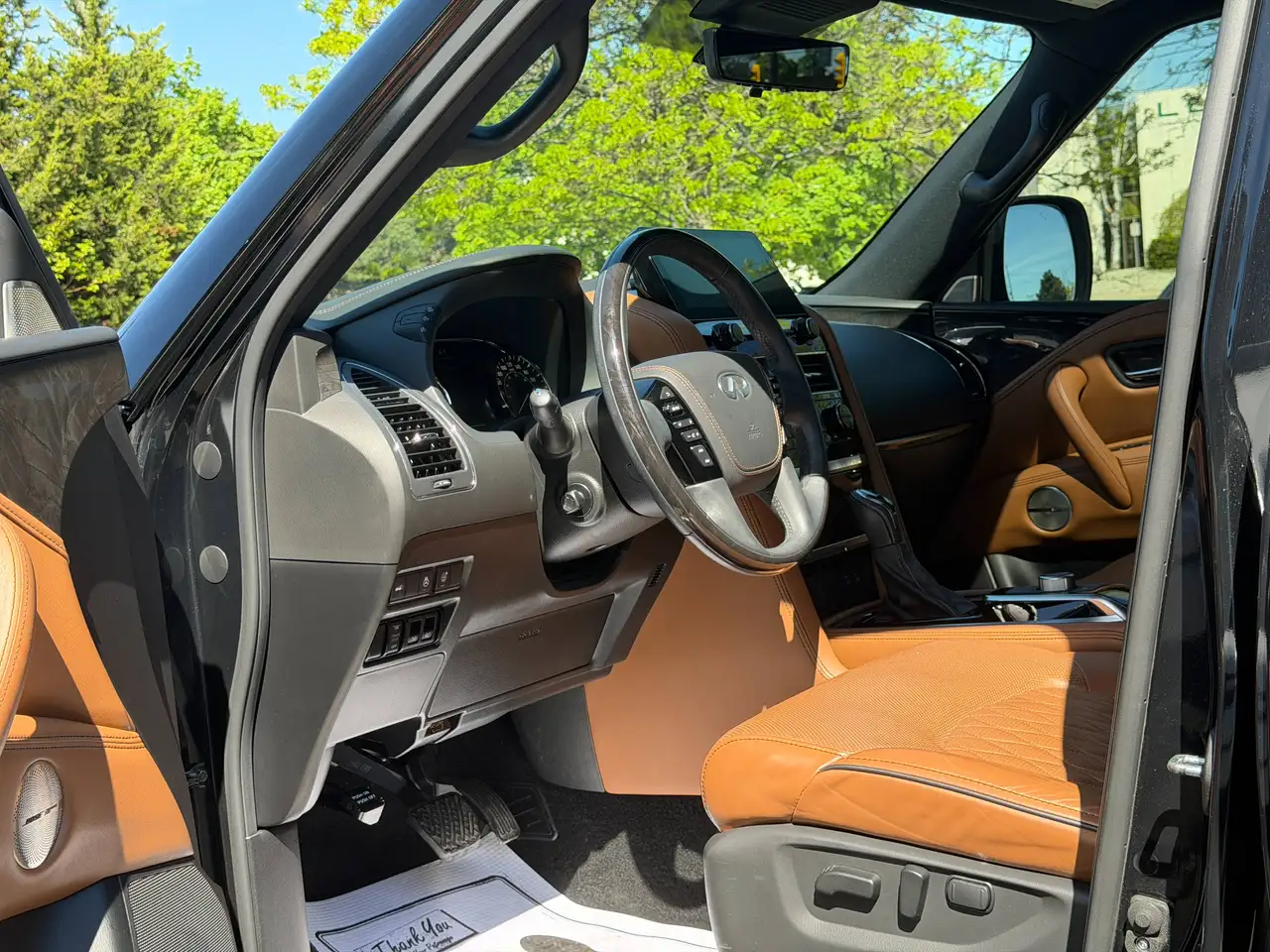 Infiniti QX80 снимка Infiniti QX80