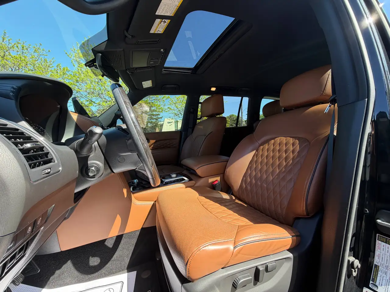 Infiniti QX80 снимка Infiniti QX80
