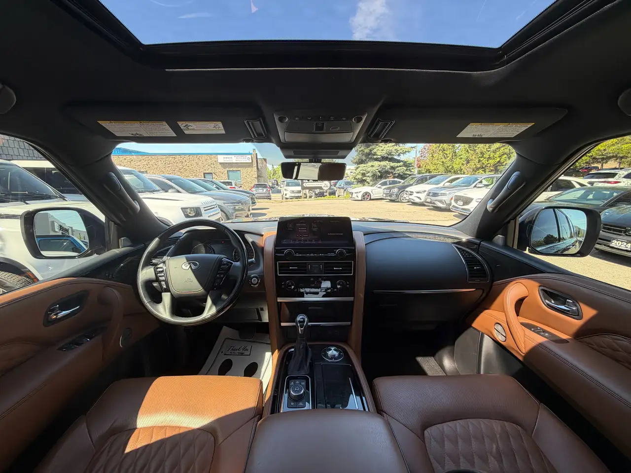 Infiniti QX80 снимка Infiniti QX80