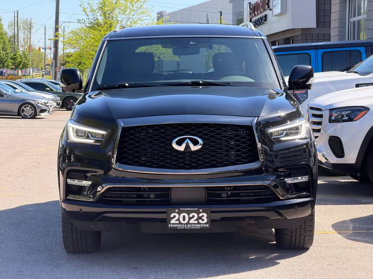 Infiniti QX80 снимка Infiniti QX80