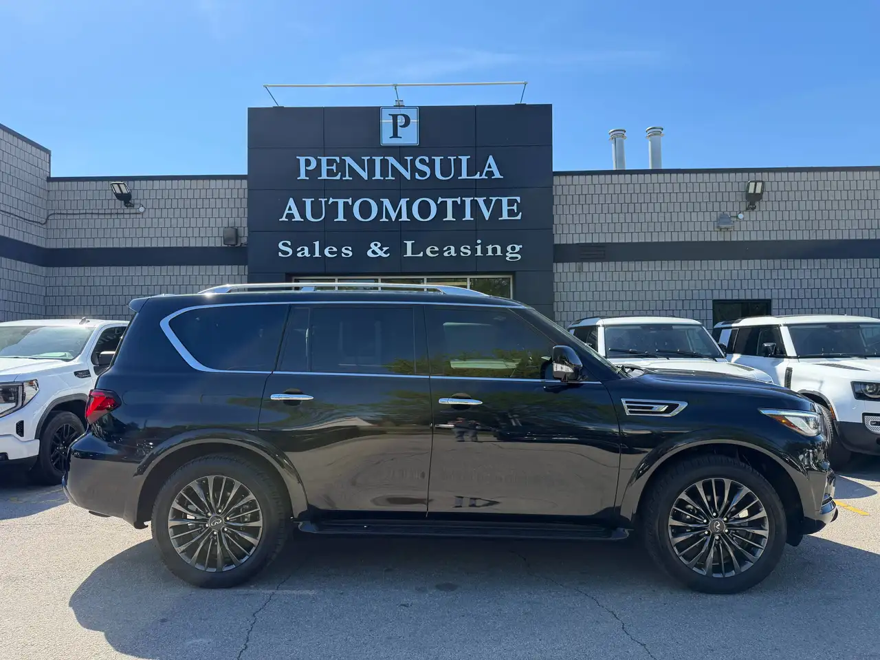 Infiniti QX80 снимка Infiniti QX80
