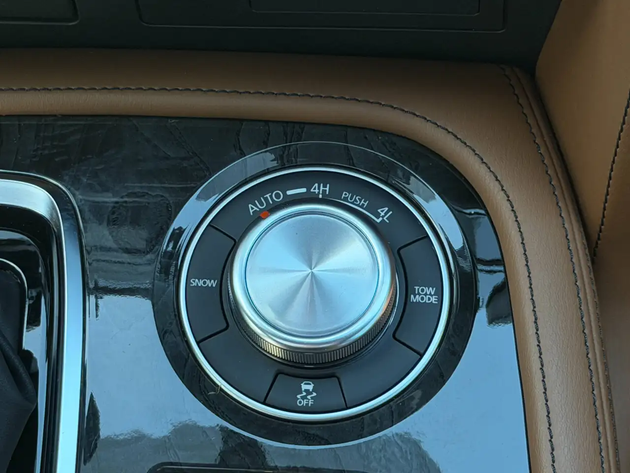 Infiniti QX80 снимка Infiniti QX80