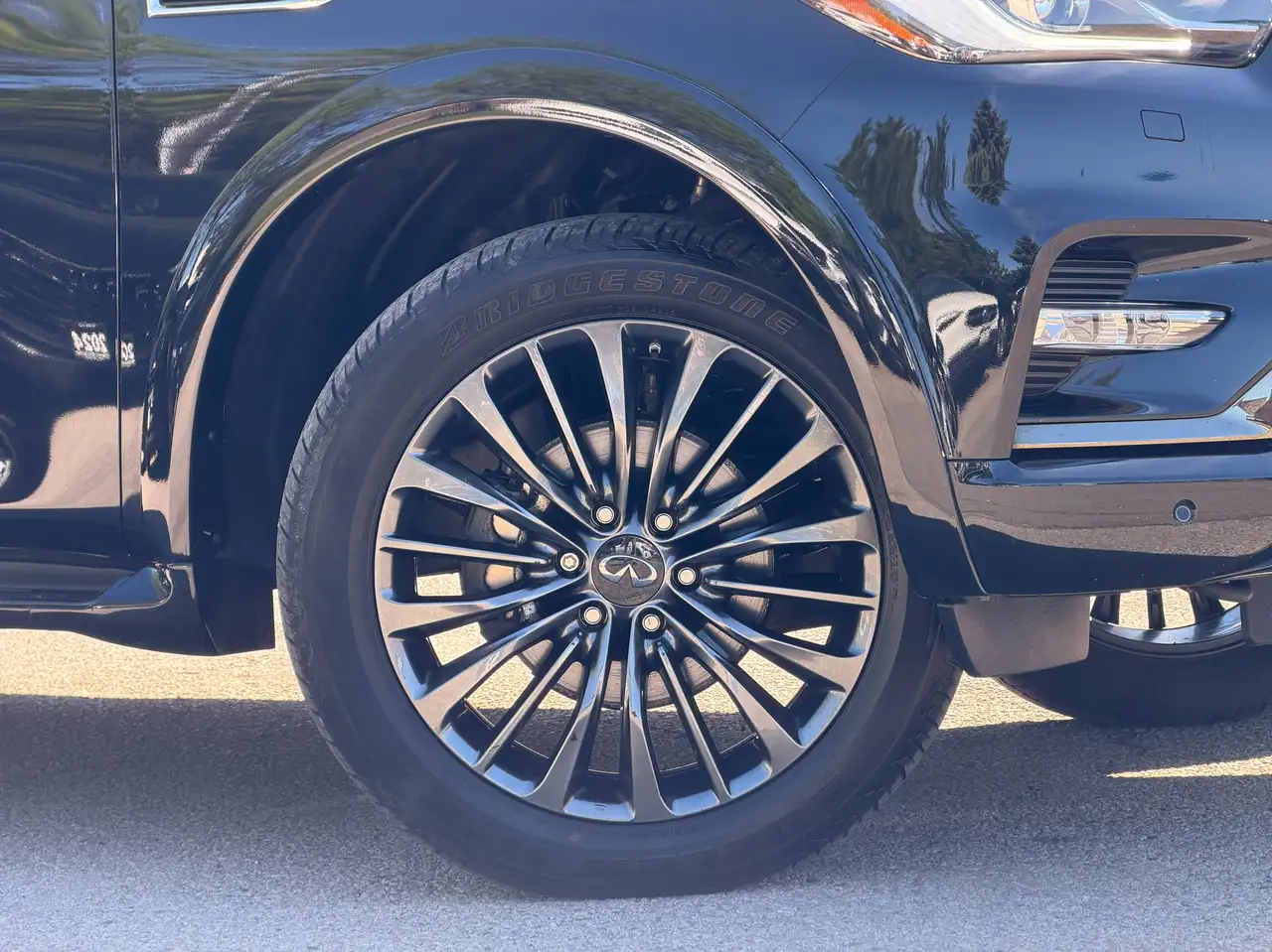 Infiniti QX80 снимка Infiniti QX80