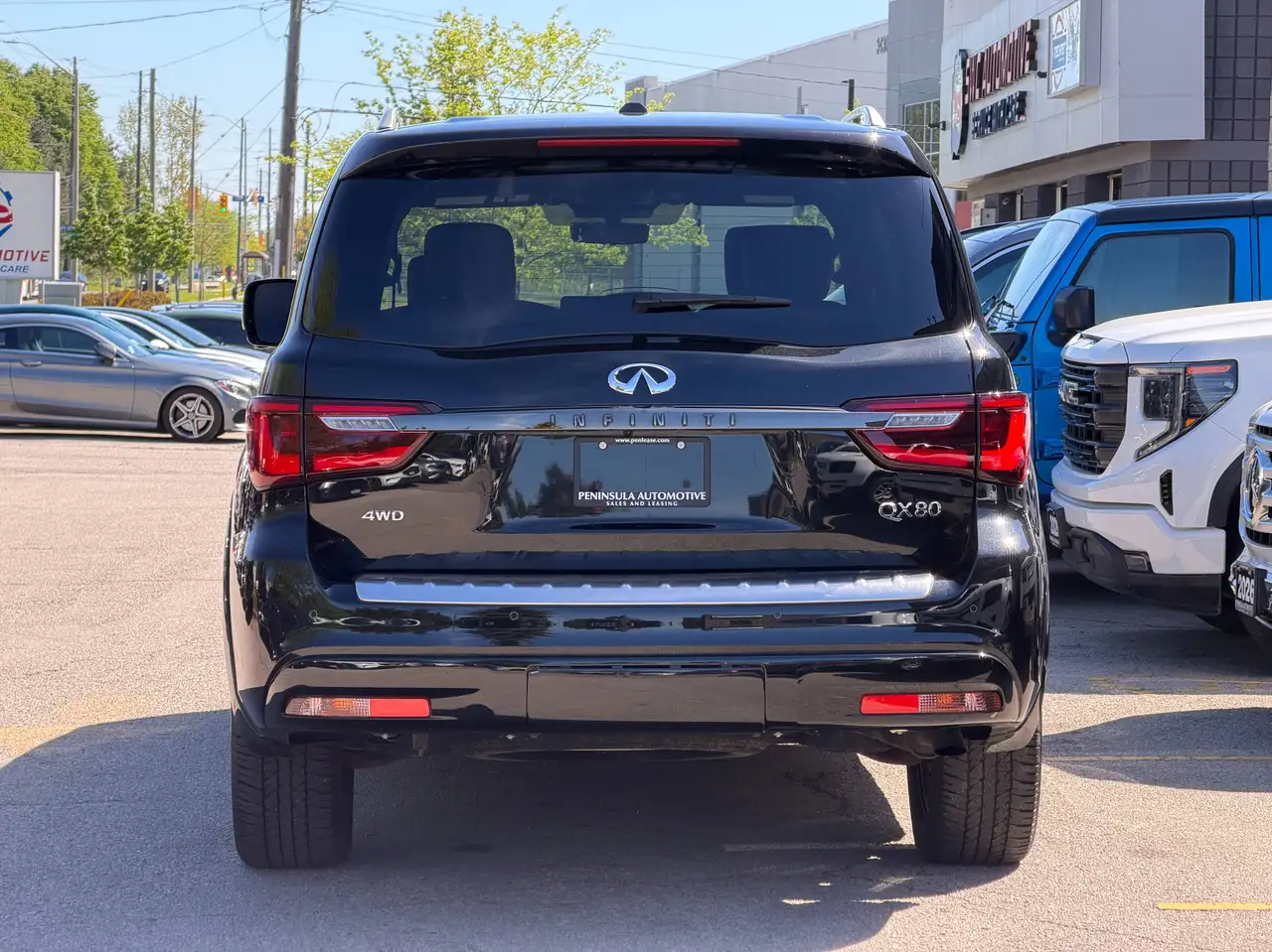 Infiniti QX80 снимка Infiniti QX80