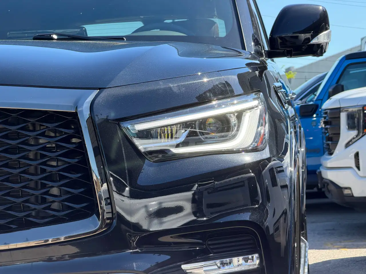 Infiniti QX80 снимка Infiniti QX80