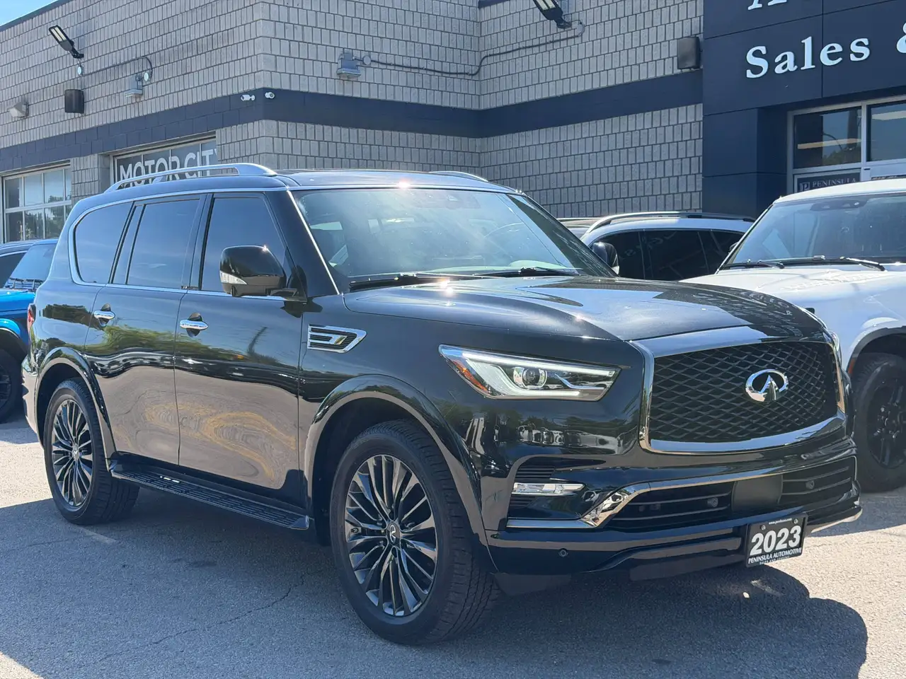 Infiniti QX80 снимка Infiniti QX80