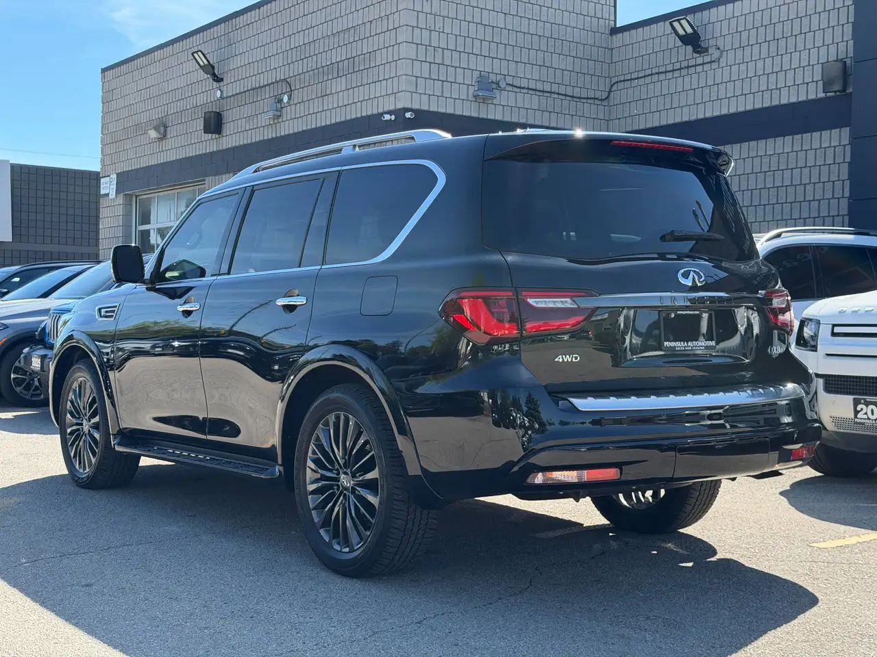 Infiniti QX80 снимка Infiniti QX80