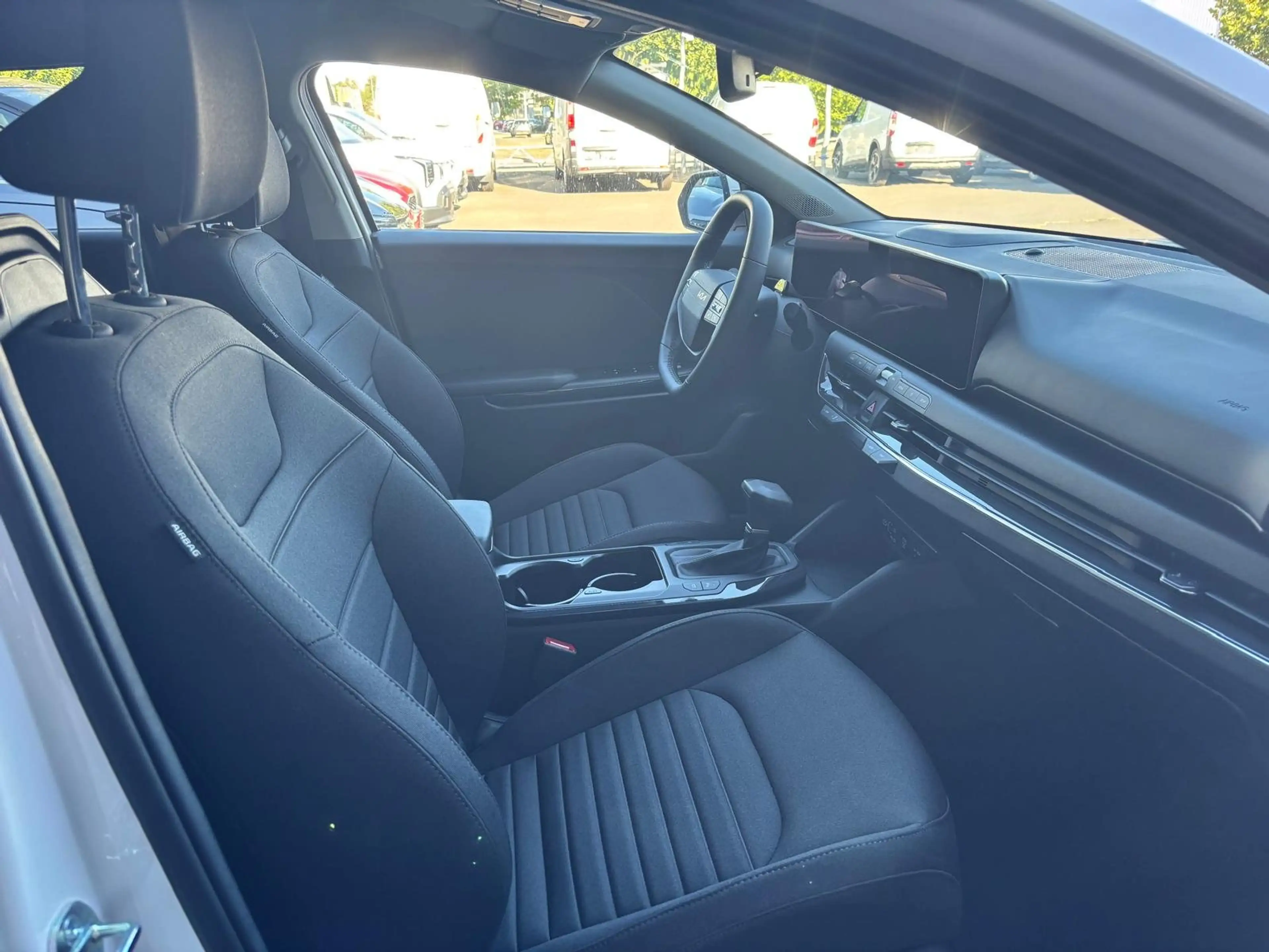 Kia K4 1,0 TGDI 48V Silber *Automatik* LP: 31.690 — photo 6