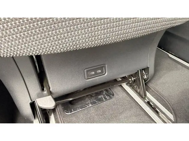 Mercedes-Benz V-Class view 15