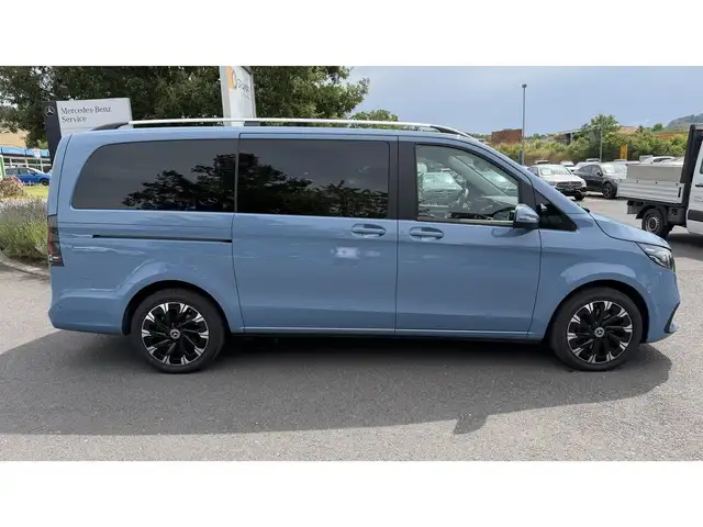 Mercedes-Benz V-Class view 4