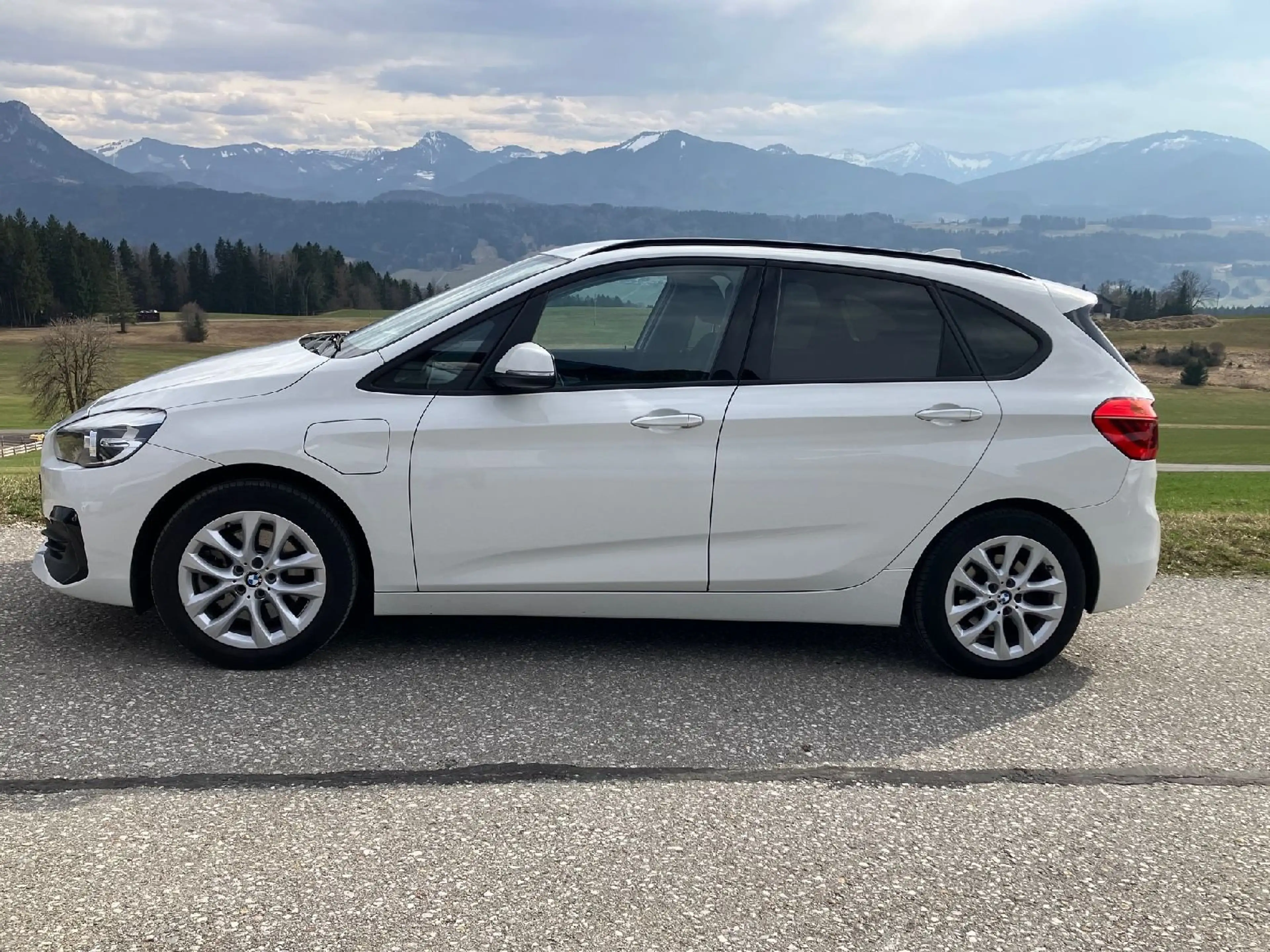 BMW 225 225 xe Aut Allrad, Plug-in Hybrid, Navi, ACC Alarm — photo 4