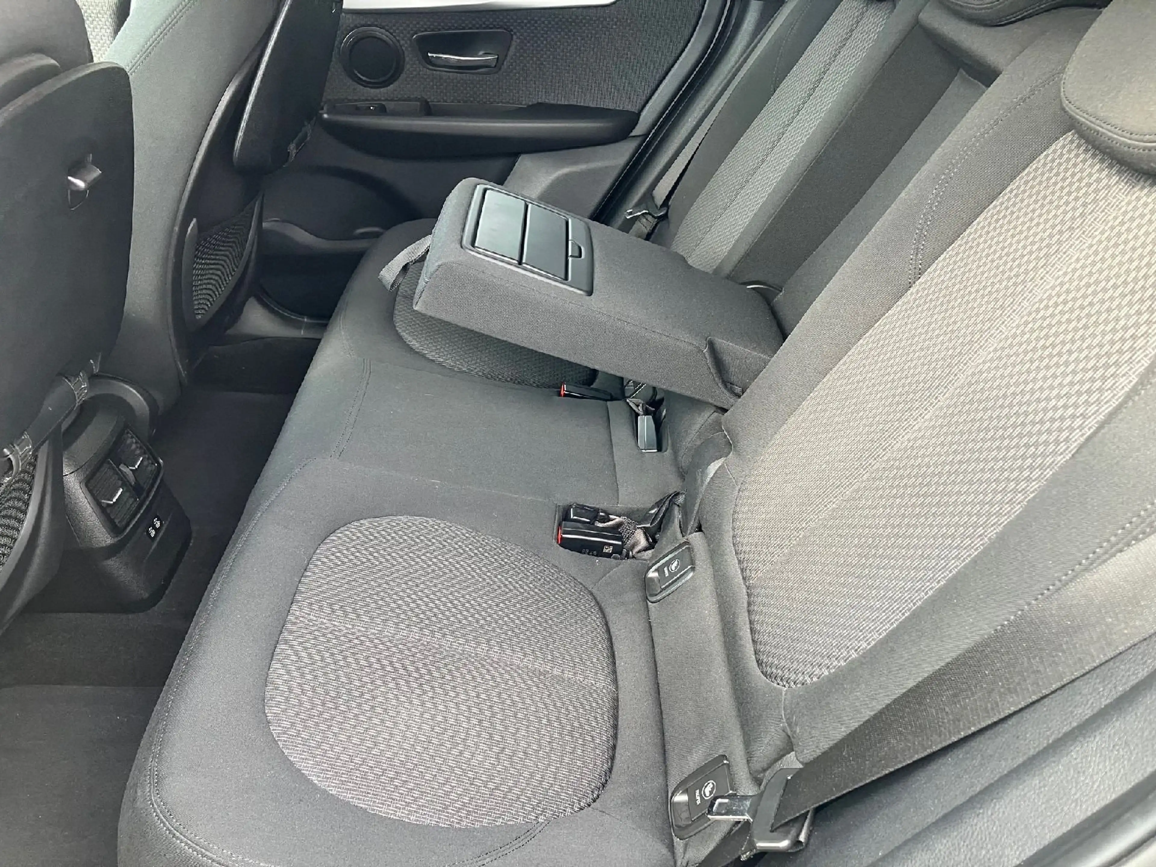 BMW 225 225 xe Aut Allrad, Plug-in Hybrid, Navi, ACC Alarm — photo 9
