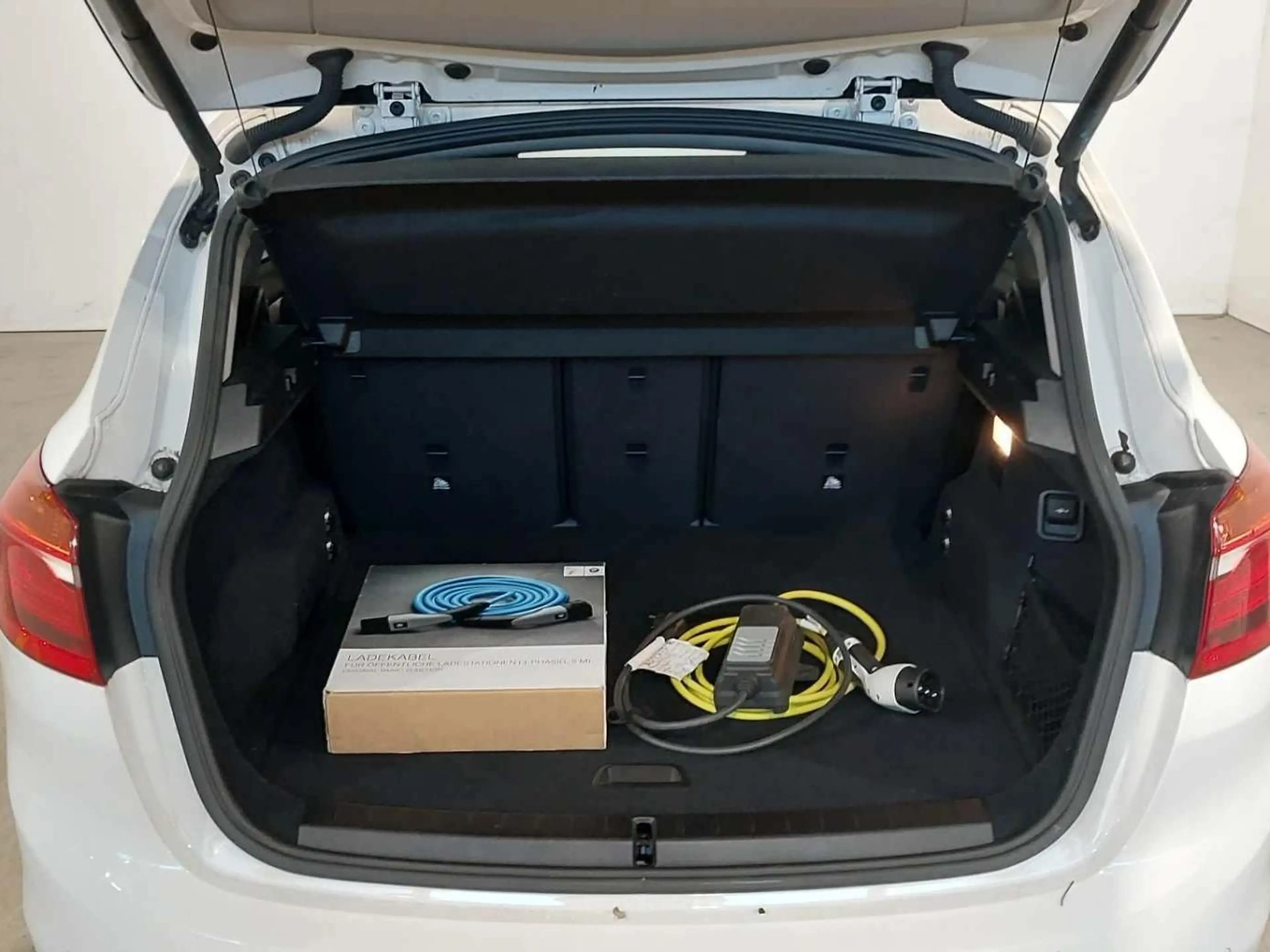 BMW 225 225 xe Aut Allrad, Plug-in Hybrid, Navi, ACC Alarm — photo 15
