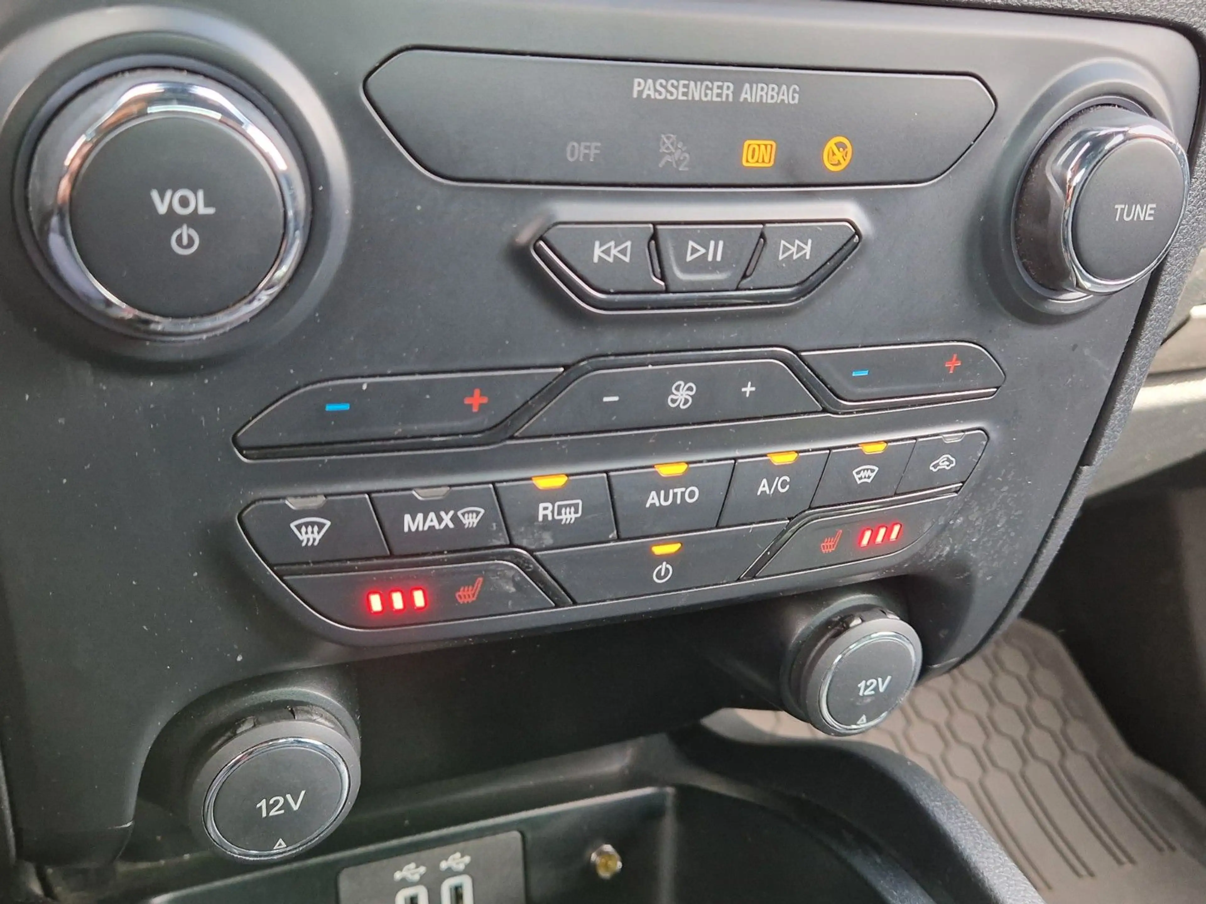 Ford Ranger Wildtrak 4x4 DoKa +AHK+LED+KAMERA+ — photo 25