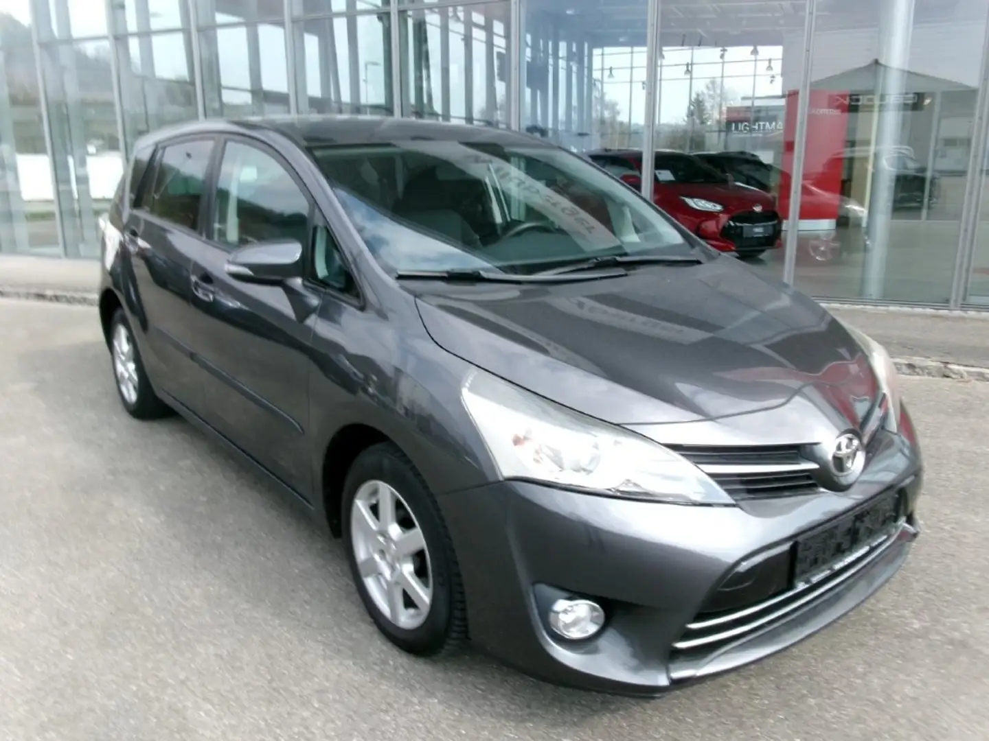 Toyota Verso Verso 2,0 D-4D Active ERSTBESITZ !! TOPGEBRAUCHTER Grau - 1