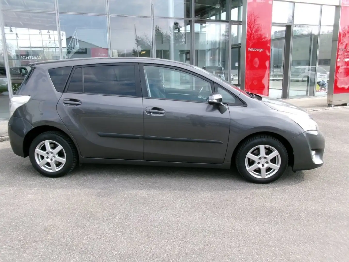 Toyota Verso Verso 2,0 D-4D Active ERSTBESITZ !! TOPGEBRAUCHTER Grau - 2