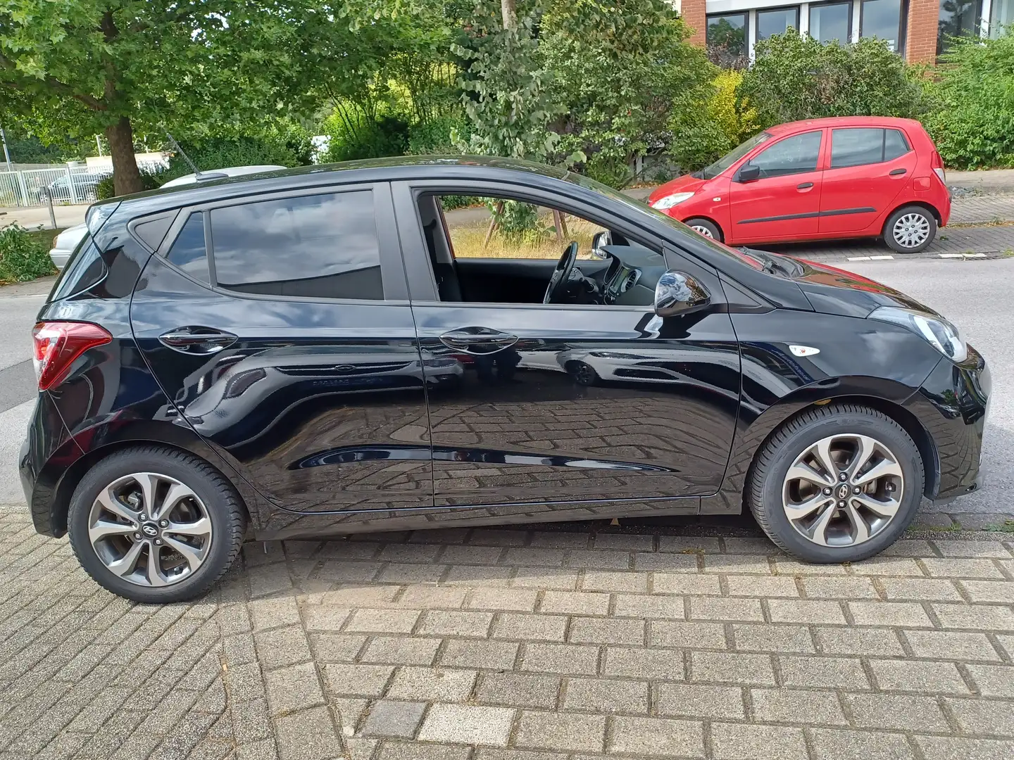 Hyundai i10 YES! Plus Schwarz - 2